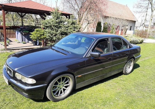 BMW Seria 7 cena 32000 przebieg: 295000, rok produkcji 1999 z Poznań małe 137